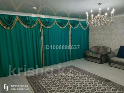 Отдельный дом · 3 комнаты · 120 м², Полевая — Напротив заправки Батыс Жер за 150 000 〒 в Актобе, жилой массив Заречный-1