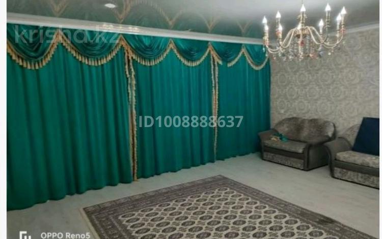 Отдельный дом · 3 комнаты · 120 м², Полевая — Напротив заправки Батыс Жер за 150 000 〒 в Актобе, жилой массив Заречный-1 — фото 2