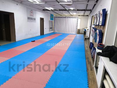 Кеңселер, дүкендер мен бутиктер, қоймалар, қоғамдық тамақтану орны, монша, қонақ үй және демалыс орындары, фитнес және спорт, медорталықтар мен дәріханалар, білім орталықтары, ойын-сауық, конференц-залдар, кабинеттер және жұмыс орындары, студиялар · 136 м², бағасы: 250 000 〒 в Экибастузе