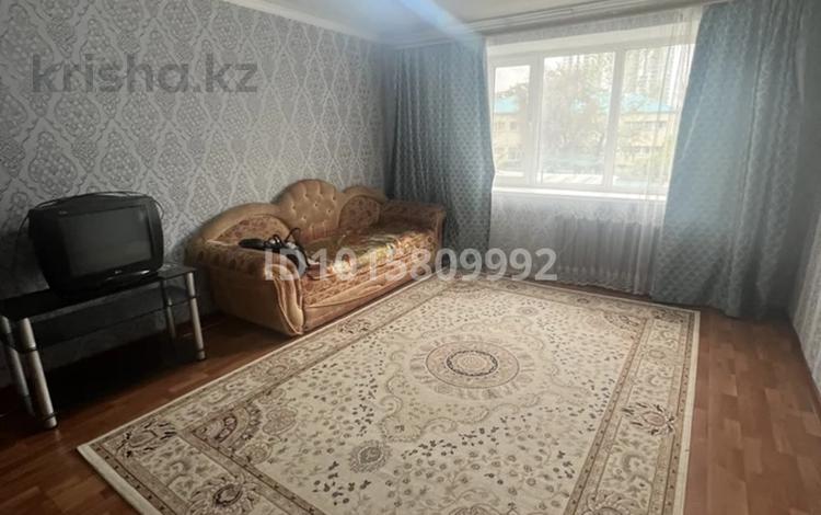 1-комнатная квартира · 30 м² · 2/5 этаж, мкр 11 за 100 000 ₸ в Актобе — фото 2