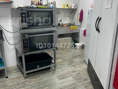 Офисы, склады, общепит, салоны красоты, фитнес и спорт, студии · 42 м² за 400 000 ₸ в Астане, Нура р-н
