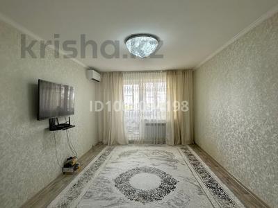 3-бөлмелі пәтер · 76 м² · 6/9 қабат, 10-й микрорайон 4 — Школа-лицей №6, детский сад №3 “Гүлдер”, супермаркеты Altyndar и Family Market, аптеки — всё рядом с домом., бағасы: 22 млн ₸ в Аксае