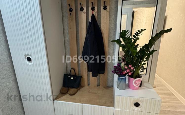 2-бөлмелі пәтер · 60 м² · 1/5 қабат, Мкр Мерей 12, бағасы: 19 млн ₸ в  — фото 2