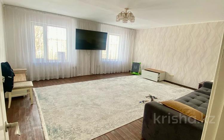 4-комнатная квартира, 100 м², 2/5 этаж, Абылай Хана 60 — Центральная аптека, 3 школа, Ак Бота за 30 млн 〒 в Щучинске — фото 5