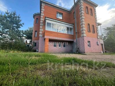 Отдельный дом · 8 комнат · 255 м², Алконыр — А.Байтурсынулы (рядом с ул.Кордай) за 800 000 〒 в Астане, Алматы р-н