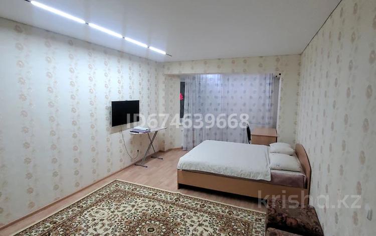 1-комнатная квартира · 43 м² · 1/5 этаж, мкр Кадыра Мырза-Али 4 за 10 000 ₸ в Уральске — фото 25