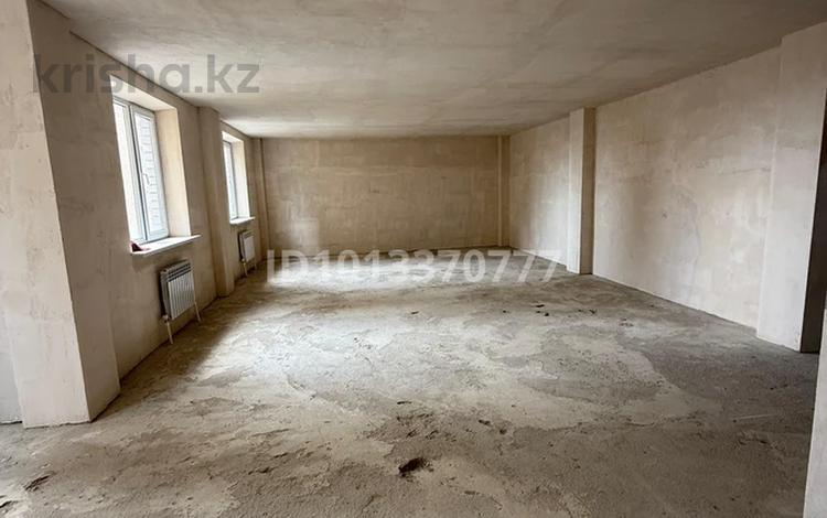 2-бөлмелі пәтер · 76.6 м² · 4/10 қабат, Центральный ш/а., Абая 26/1, бағасы: 30 млн ₸ в Атырау, мкр Центральный — фото 2