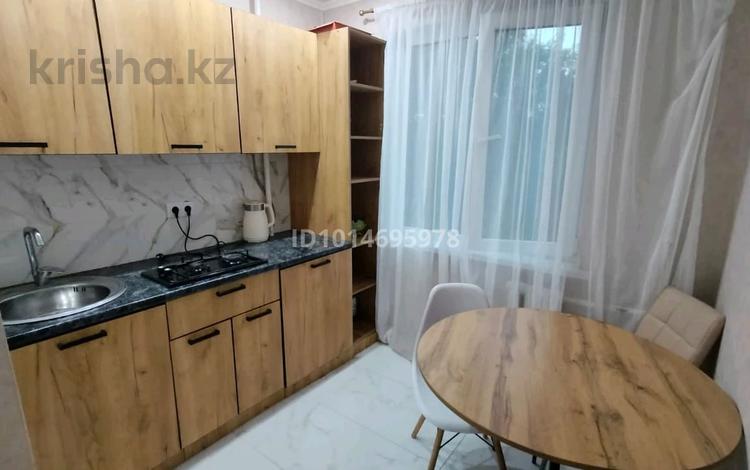 2-комнатная квартира · 60 м² · 4/5 этаж, Ескалиева 182 за 15 000 ₸ в Уральске — фото 2