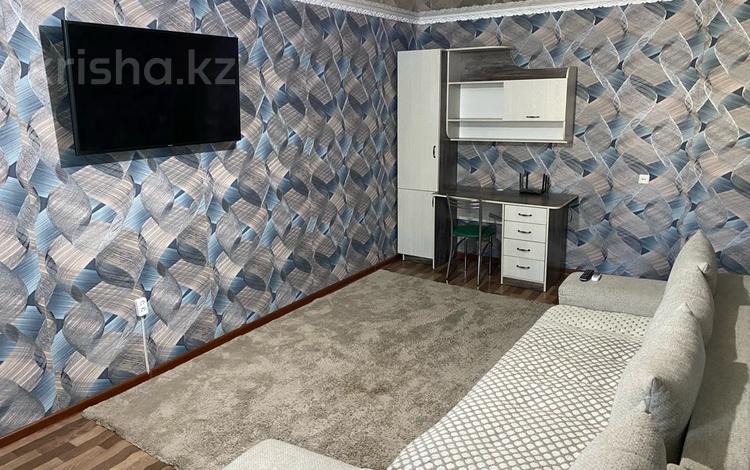 2-комнатная квартира · 45 м² · 5/5 этаж, Комарова 19 — Ул.Сатпаева за 13 000 〒 — фото 2