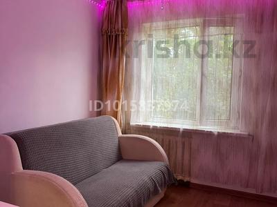 3-комнатная квартира · 60 м² · 1/5 этаж, мкр Строитель, Матросова 170 за 150 000 ₸ в Уральске