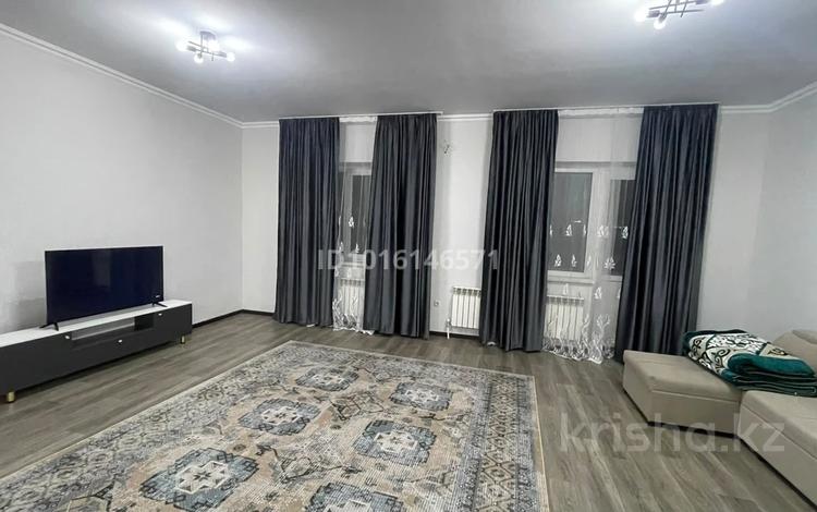 3-комнатная квартира · 130 м² · 17/17 этаж, Абая 150/230 за 600 000 ₸ в Алматы, Бостандыкский р-н — фото 2