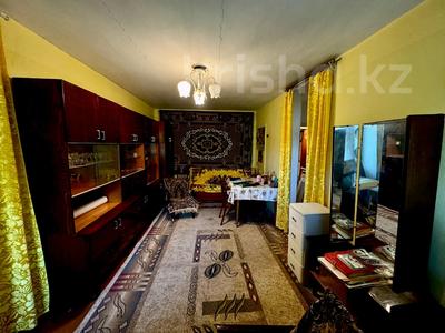 2-комнатная квартира · 43 м² · 2/5 этаж, Майкудук, 12й микрорайон за 8.5 млн ₸ в Караганде, Алихана Бокейханова р-н