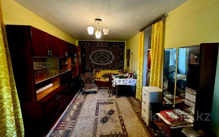 2-комнатная квартира · 43 м² · 2/5 этаж, Майкудук, 12й микрорайон за 8.5 млн ₸ в Караганде, Алихана Бокейханова р-н — фото 2
