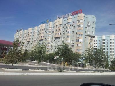 2-комнатная квартира, 80 м², 4/9 этаж помесячно, Жарбосынова 62 за 270 000 〒 в Атырау