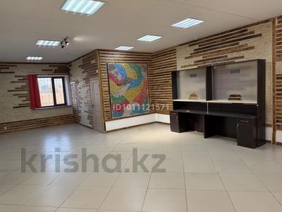 Офисы, магазины и бутики, кабинеты и рабочие места · 65 м² за 350 000 ₸ в Семее