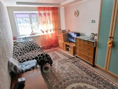 2-комнатная квартира · 42 м² · 1/5 этаж, Майкудук, Майкудук, 12й микрорайон 6 за ~ 8.2 млн 〒 в Караганде, Алихана Бокейханова р-н