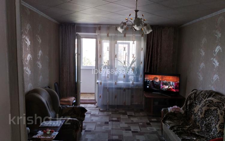 3-комнатная квартира, 60.6 м², 4/5 этаж, Сатпаева 15 за 18 млн 〒 в Актобе — фото 2