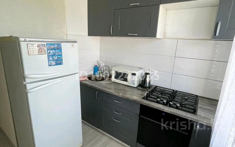 2-комнатная квартира · 41 м² · 5/5 этаж, Абая 37 — проспект Абая за 15 000 ₸ в Уральске — фото 2