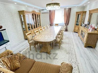 Отдельный дом • 5 комнат • 300 м² • 7 сот., Достык 39 за 65 млн 〒 в Актау, мкр Приморский