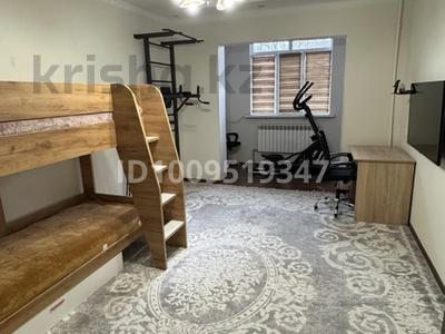4-комнатная квартира · 100 м² · 1/5 этаж, мкр Верхний Отырар 51 — Рысқұлов-Байтереков за 280 000 ₸ в Шымкенте, Туран р-н