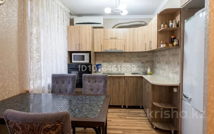 2-комнатная квартира · 50 м² · 4/5 этаж, Кабанбай батыр 105а — Центр города, центральный рынок за 190 000 ₸ в Усть-Каменогорске — фото 2