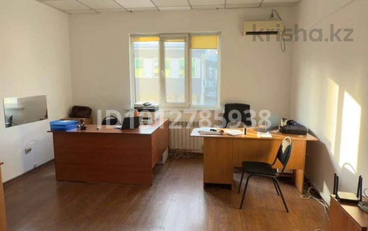 Свободное назначение, офисы, магазины и бутики, салоны красоты, образование, кабинеты и рабочие места, студии · 22 м² за 169 400 ₸ в Алматы, Жетысуский р-н — фото 2