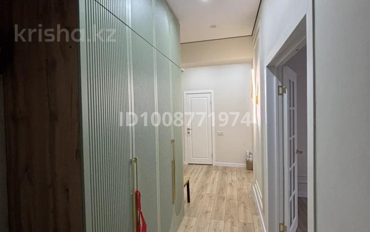 2-комнатная квартира · 70 м² · 8/10 этаж, мкр Нурсая, Абулхайыр хана 51а за 39 млн ₸ в Атырау — фото 7
