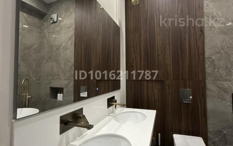 4-комнатная квартира · 138 м² · 13/13 этаж, 16-й мкр 85 за 450 000 ₸ в Актау — фото 2