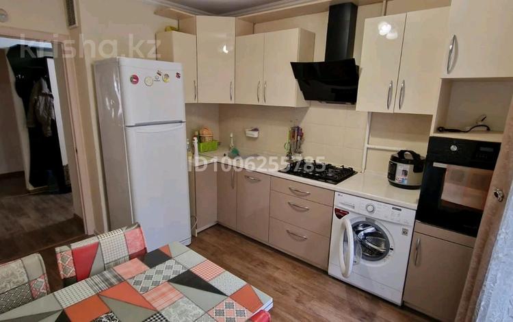 3-комнатная квартира · 79 м² · 1/5 этаж, мкр Аксай-3А 66 за 370 000 ₸ в Алматы, Ауэзовский р-н — фото 2