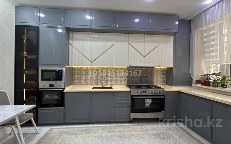 4-бөлмелі пәтер · 253 м², "Шығыс 2" ш/а. 160/14, бағасы: 45 млн ₸ в Актау, мкр "Шыгыс 2" — фото 2