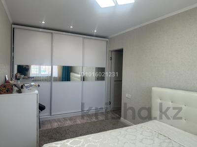 2-бөлмелі пәтер · 54 м² · 9/9 қабат, 2 ш/а. — Возле Алтая, бағасы: 200 000 ₸ в Актобе, мкр 8