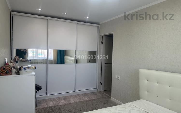 2-бөлмелі пәтер · 54 м² · 9/9 қабат, 2 ш/а. — Возле Алтая, бағасы: 200 000 ₸ в Актобе, мкр 8 — фото 25