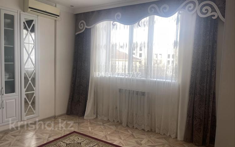 3-бөлмелі пәтер · 106.3 м² · 2/8 қабат, Нұрсая ш/а., Габдиева — Т. Жумагалиева, бағасы: 47 млн ₸ в Атырау, мкр Нурсая — фото 2