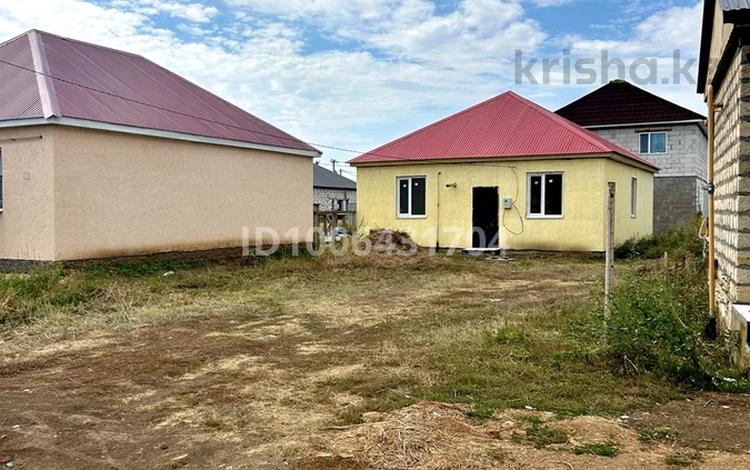 Отдельный дом · 4 комнаты · 101.8 м² · 4.2 сот., мкр Омега, Деркул, шыгай хана 7 — Шыгай хана- саржайлау за 19 млн 〒 в Уральске — фото 2