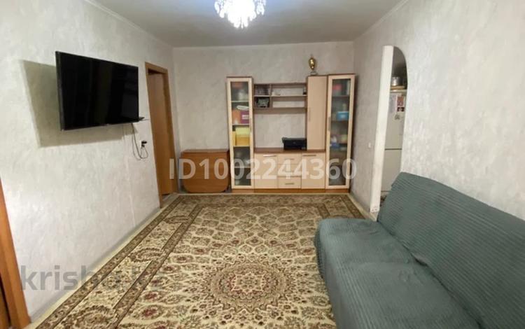 3-комнатная квартира · 46 м² · 1/5 этаж, Майкудук, 12й микрорайон 22 за 9.2 млн 〒 в Караганде, Алихана Бокейханова р-н — фото 2