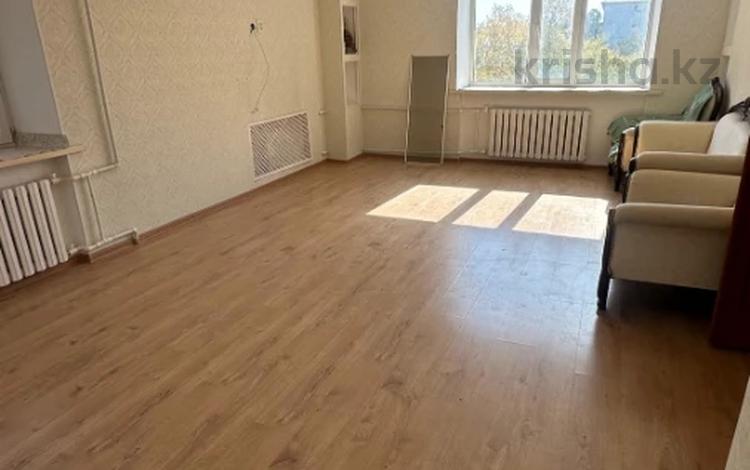 3-комнатная квартира · 107 м² · 3/5 этаж, Есет Батыра 71/1 за 22 млн 〒 в Актобе — фото 2