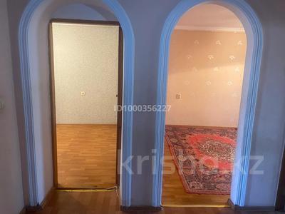 3-комнатная квартира · 59 м² · 4/5 этаж, мкр 8 296 — Рядом школа английского Асерас, школа, садик, остановка за 150 000 〒 в Актобе