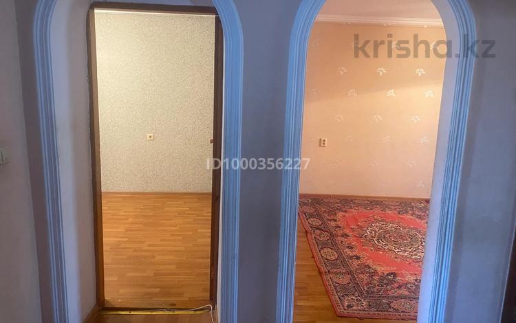 3-бөлмелі пәтер · 59 м² · 4/5 қабат, мкр 8 296 — Рядом школа английского Асерас, школа, садик, остановка, бағасы: 150 000 〒 в Актобе — фото 2