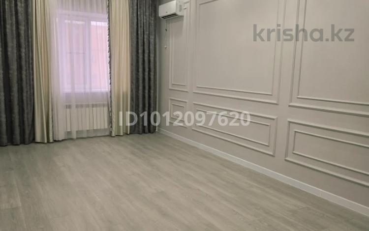 2-бөлмелі пәтер · 80 м² · 5/5 қабат, мкр. Алтын орда, Мкр.Батыс-2 — Мұстафа Шокай, бағасы: 250 000 ₸ в Актобе — фото 2