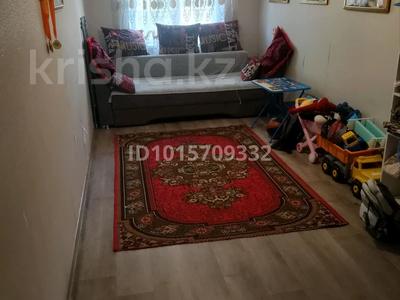 2-комнатная квартира · 45 м² · 4/5 этаж, Маметова — Возле торгового дома Камея за 9 млн ₸ в Аксу