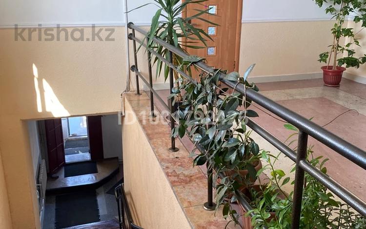 Офисы, кабинеты и рабочие места · 34 м² за 142 800 〒 в Караганде, Казыбек би р-н — фото 2
