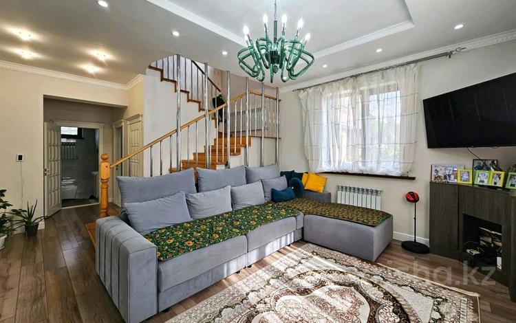 Отдельный дом, 6 комнат, 280 м²