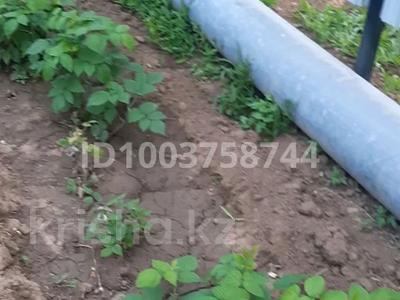 Отдельный дом · 3 комнаты · 100 м² · 7 сот., Агротехснаб — По желаевский трассе не доезжая трекина за 10.5 млн 〒 в Уральске