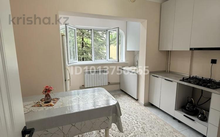 1-бөлмелі пәтер · 50 м² · 8/9 қабат, мкр Тастак-3, Толеби 221, бағасы: 15 000 ₸ в Алматы, Алмалинский р-н — фото 2