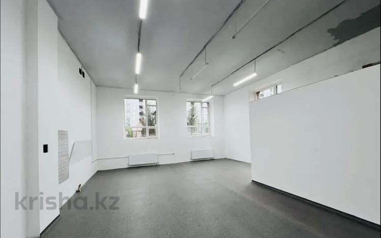 Магазины и бутики · 50 м² за 450 000 ₸ в Астане, Есильский р-н — фото 2