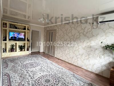 2-комнатная квартира · 48 м² · 2/5 этаж, Ауезова за 180 000 ₸ в Атырау, мкр Жилгородок