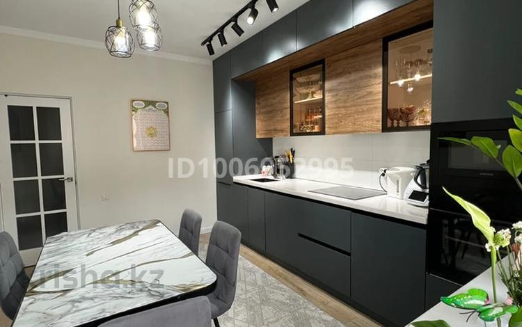 3-комнатная квартира · 98.7 м² · 5/10 этаж, мкр Нурсая, Т. Жумагалиева 10 за 50 млн ₸ в Атырау — фото 2