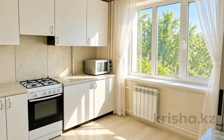 2-комнатная квартира · 51 м² · 3/5 этаж, мкр Жулдыз-1 18а за 250 000 ₸ в Алматы, Турксибский р-н — фото 2