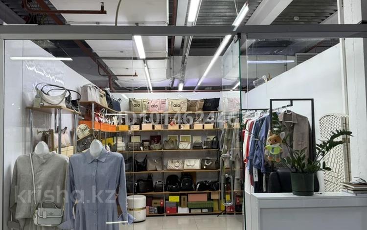Трц Atakent Mall 1 этаж 16 бутик · 12 м², бағасы: 1.5 млн ₸ в Алматы, Бостандыкский р-н — фото 2