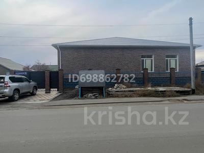 Продажа домов и дачи в Улытау обл.: Отдельный дом · 4 комнаты · 350 м² · 6.5 сот., Байконурова 61 за 250 млн 〒 Отдельный дом · 4 комнаты · 350 м² · 6.5 сот., Байконурова 61 за 250 млн 〒 в Жезказгане